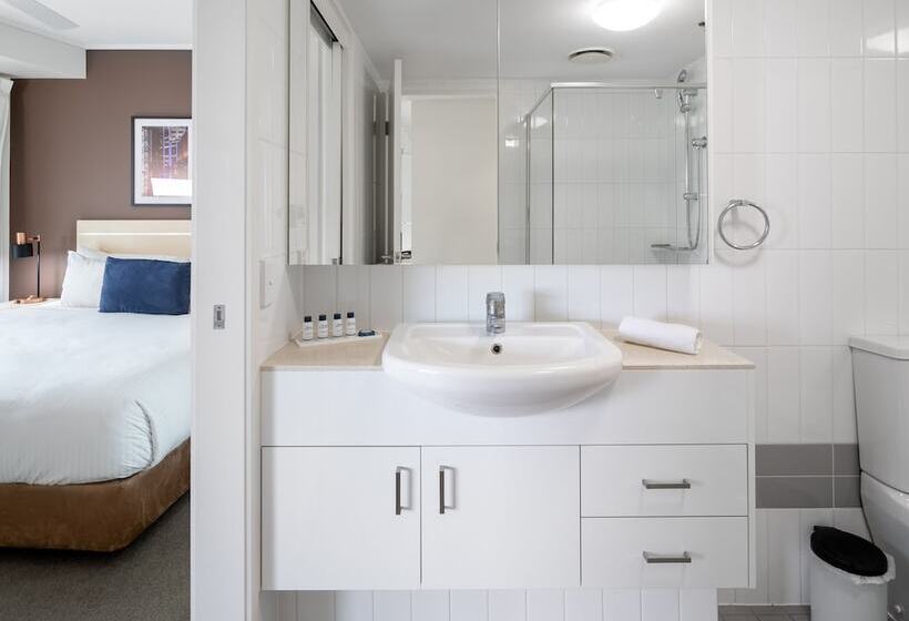 هتل Oaks Brisbane On Felix Suites