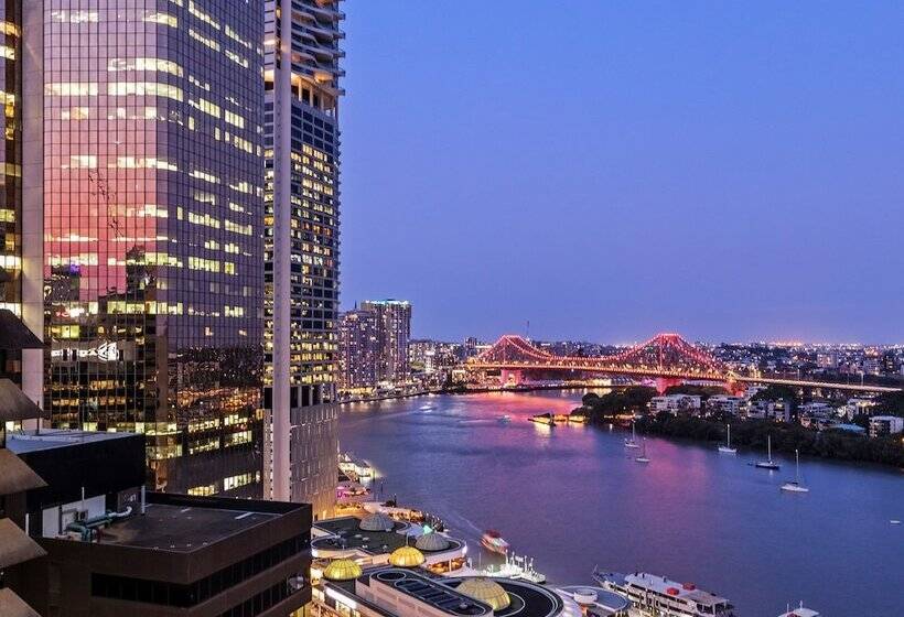 هتل Oaks Brisbane On Felix Suites
