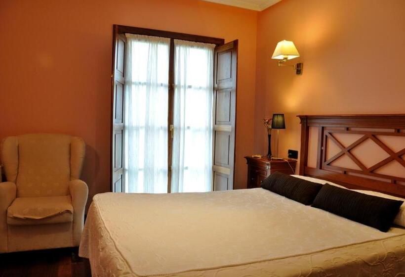 فندق Puerta Del Oriente