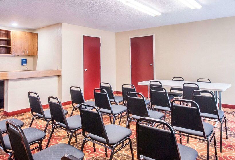בית מלון כפרי Quality Inn & Suites Kansas City I435n Near Sports Complex