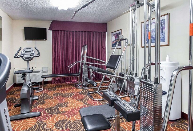 בית מלון כפרי Quality Inn & Suites Kansas City I435n Near Sports Complex