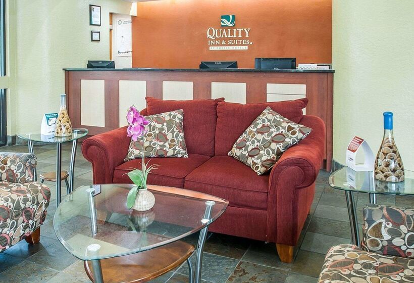 בית מלון כפרי Quality Inn & Suites Kansas City I435n Near Sports Complex
