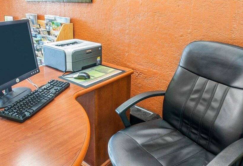 בית מלון כפרי Quality Inn & Suites Kansas City I435n Near Sports Complex