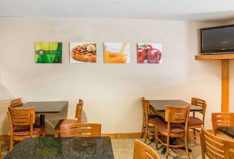 Отель Quality Inn & Suites