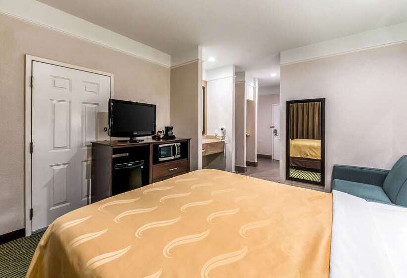 هتل Quality Inn & Suites Seaworld North