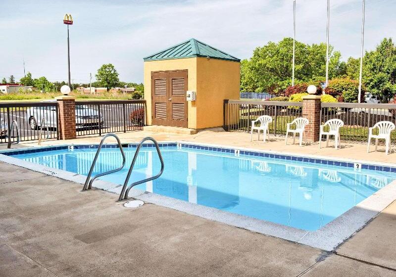 בית מלון כפרי Quality Inn Thornburg