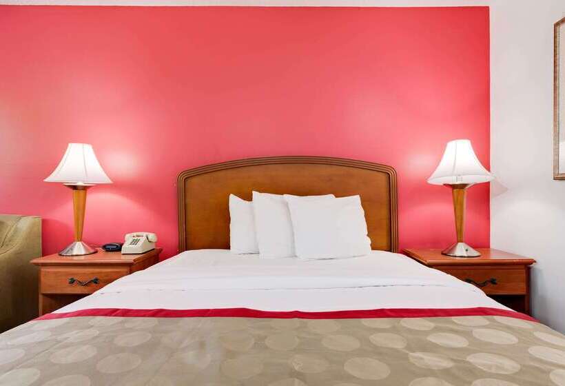 هتل Ramada By Wyndham Cleveland Airport West