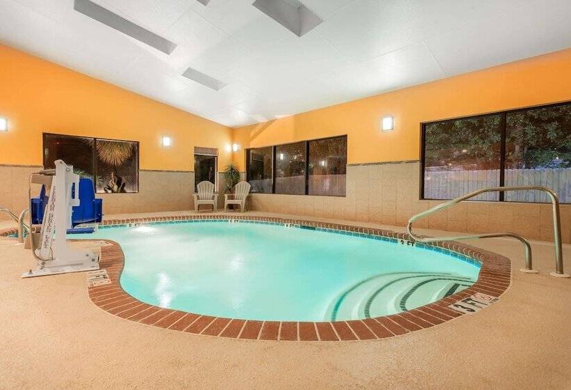 فندق Ramada By Wyndham Locust Grove