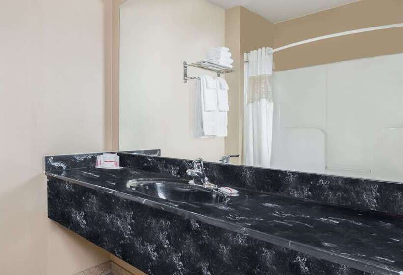 فندق Ramada By Wyndham Strasburg   Shenandoah Valley
