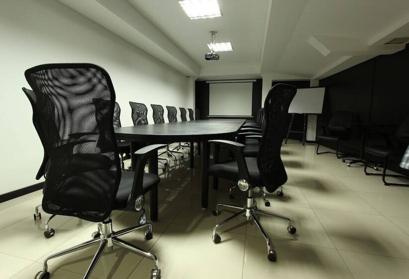 هتل San Fernando Real