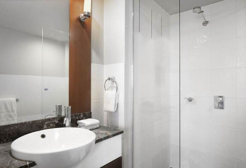 هتل Mantra Towers Of Chevron