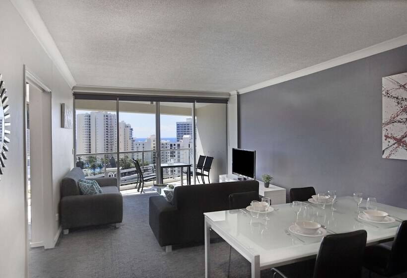 هتل Mantra Towers Of Chevron