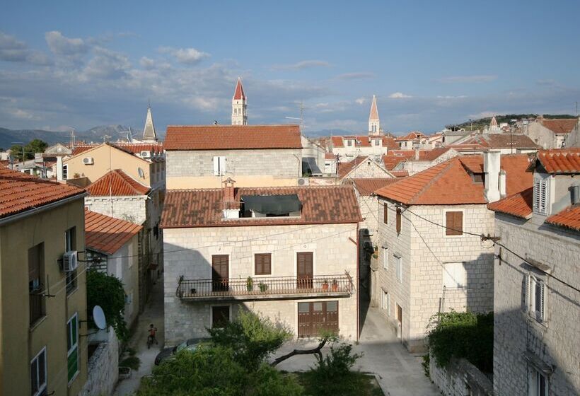 هتل Trogir