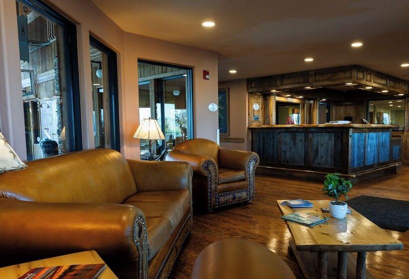 Pinedale Hotel & Suites