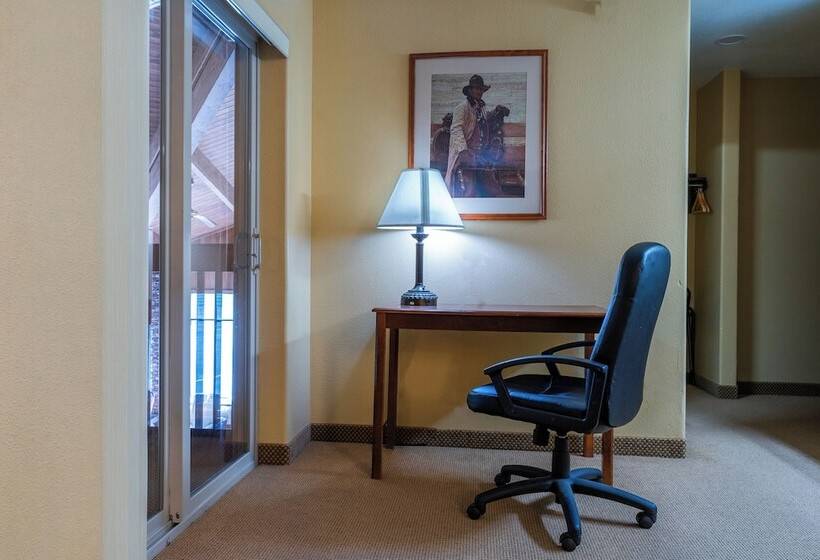 Pinedale Hotel & Suites