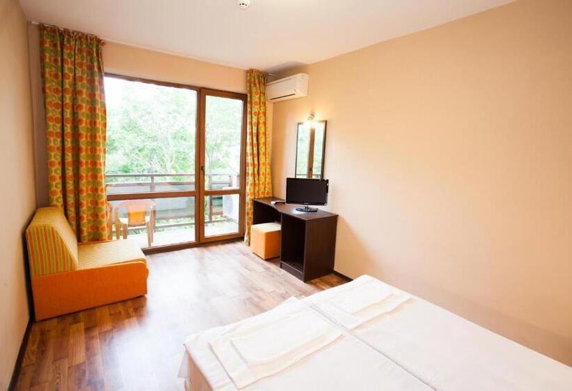 Bisser Hotel   Free Parking   Free Pool Access