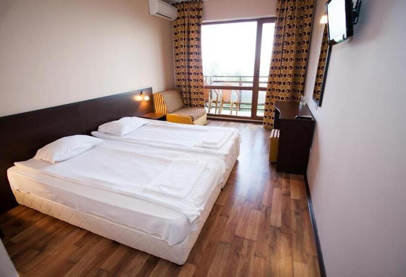 Bisser Hotel   Free Parking   Free Pool Access