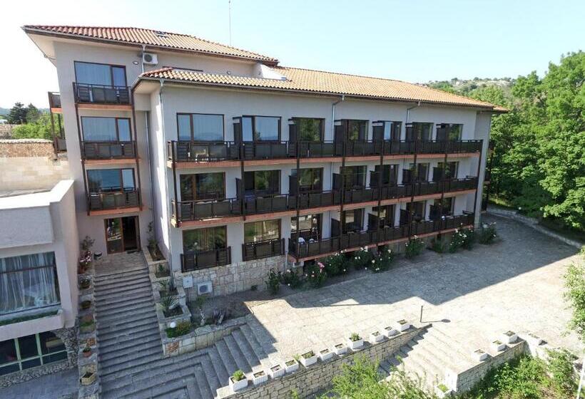 Bisser Hotel   Free Parking   Free Pool Access