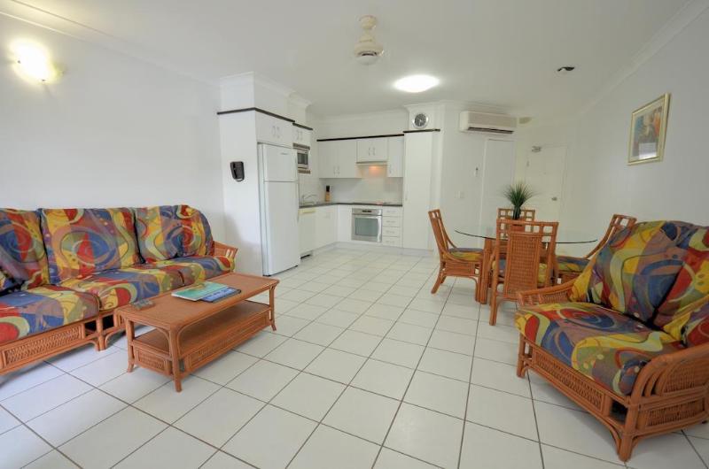 هتل Beachfront Apartments On Trinity Beach