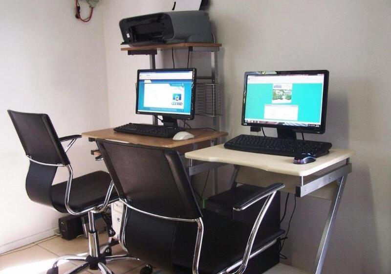 هتل Beachfront Apartments On Trinity Beach