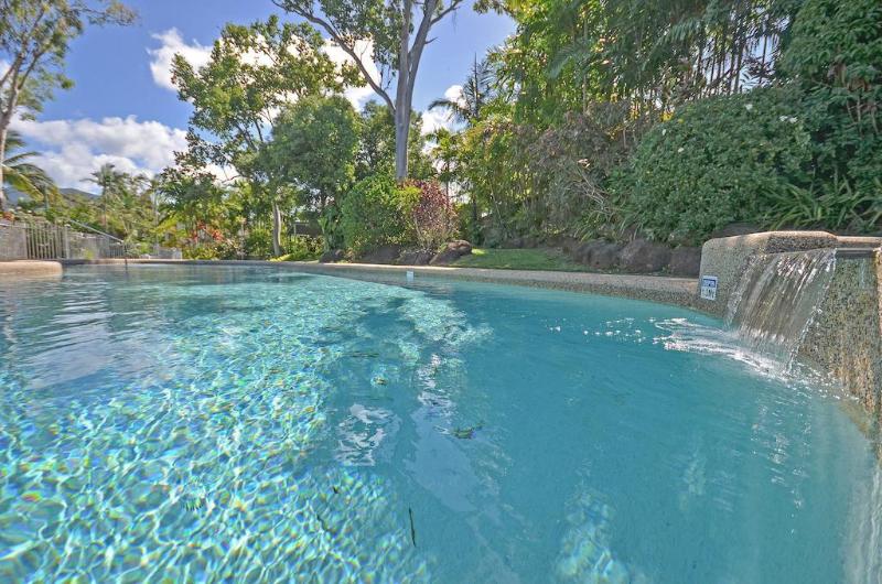 هتل Beachfront Apartments On Trinity Beach