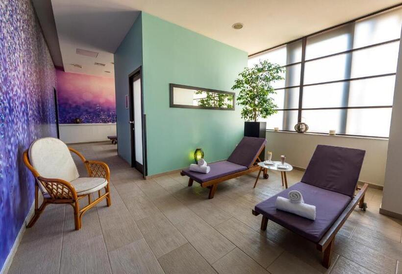 בית מלון כפרי Radon Plaza