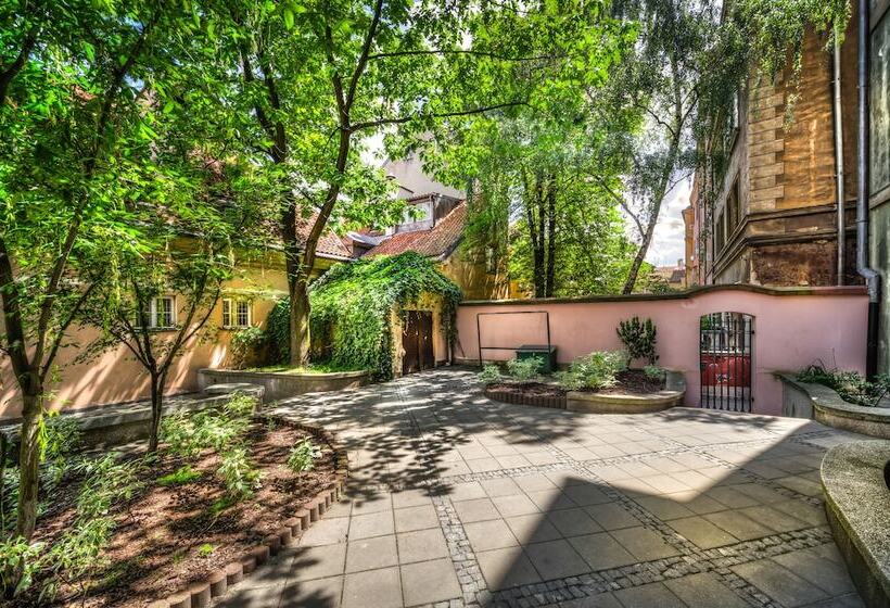 Old Town Kanonia Hostel & Apartments