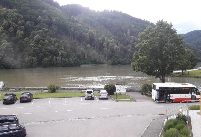 ユースホステル Fischgasthof Aumüller