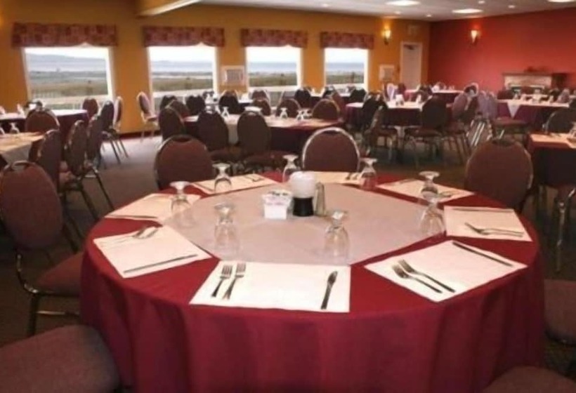 Shallow Bay Motel & Cabins Conference Centre