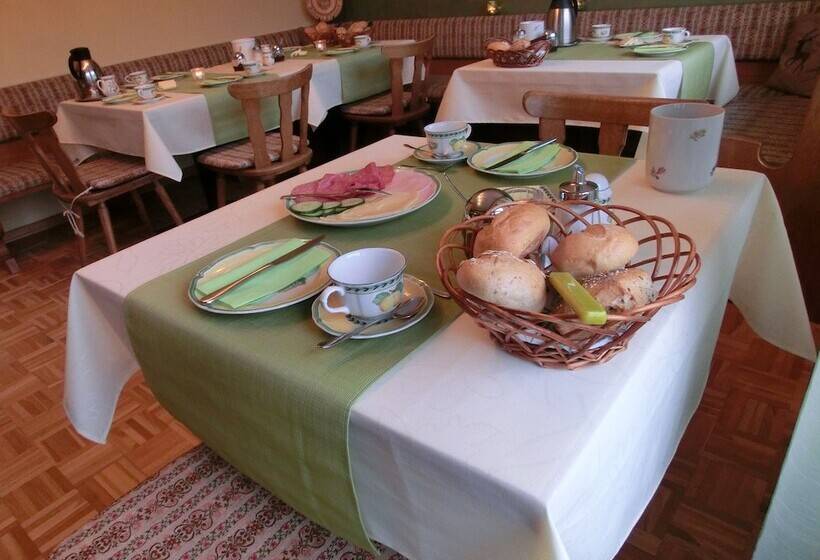 ベッドアンドブレックファースト Ferienweingut Hirschen Schulstraße