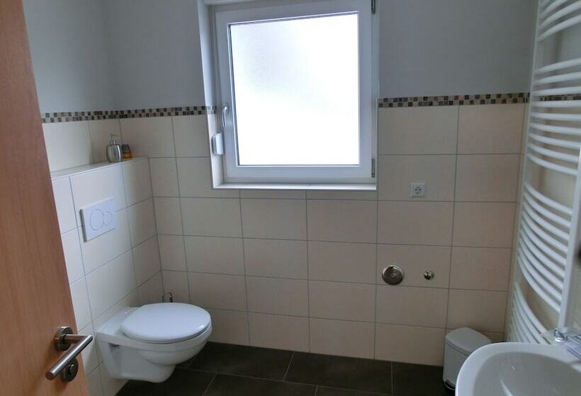 ベッドアンドブレックファースト Ferienweingut Hirschen Schulstraße