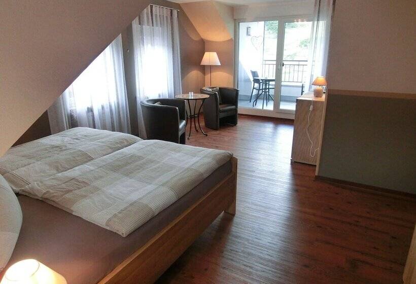ベッドアンドブレックファースト Ferienweingut Hirschen Schulstraße