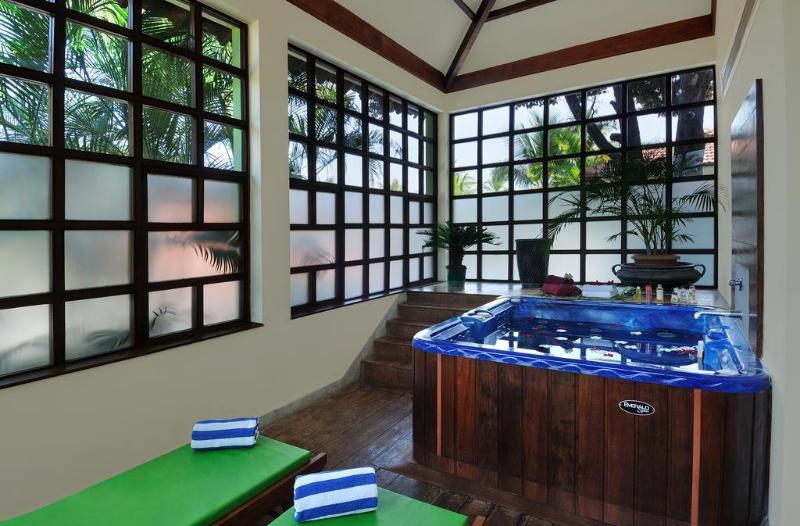 هتل Mercure Goa Devaaya Resort