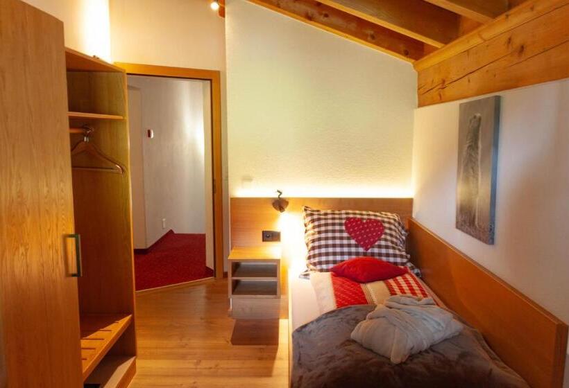 ホテル Madrisajoch