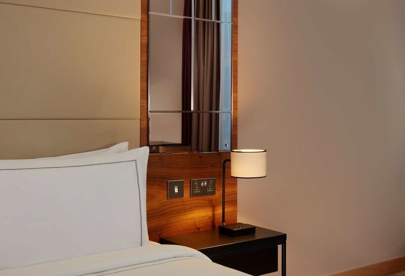 هتل Park Plaza County Hall London