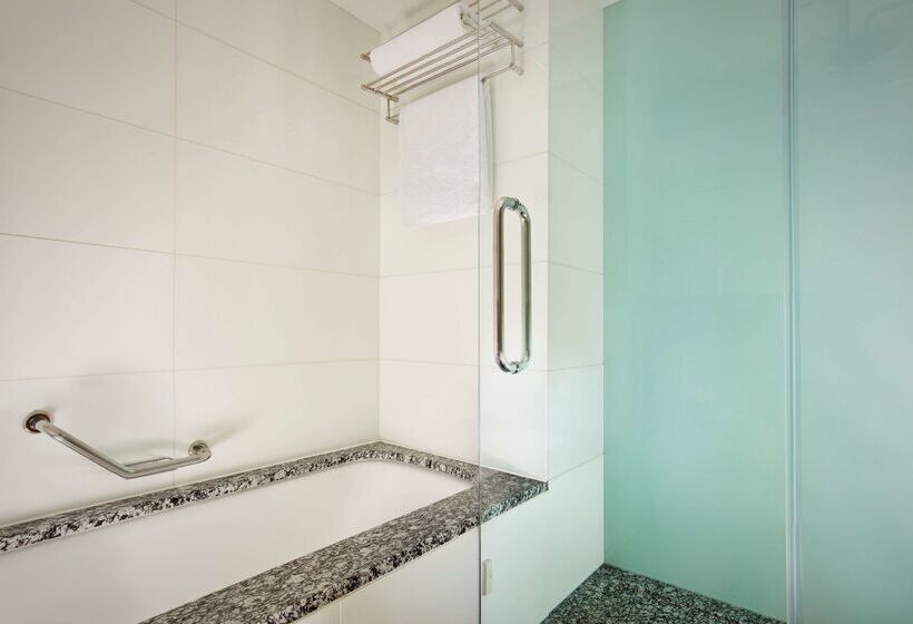 هتل Park Plaza County Hall London