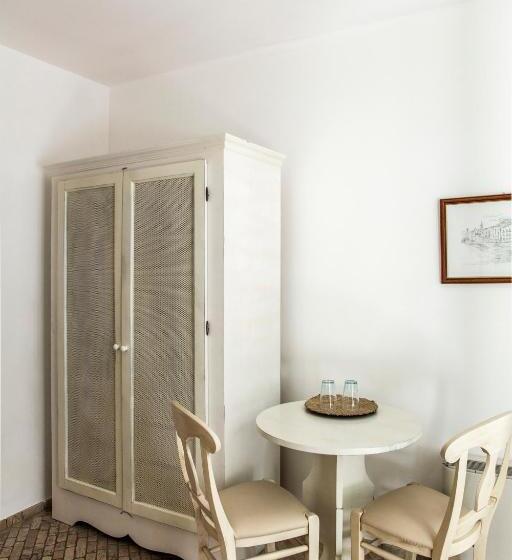 استراحتگاه Villa Enrica   Aeolian Charme