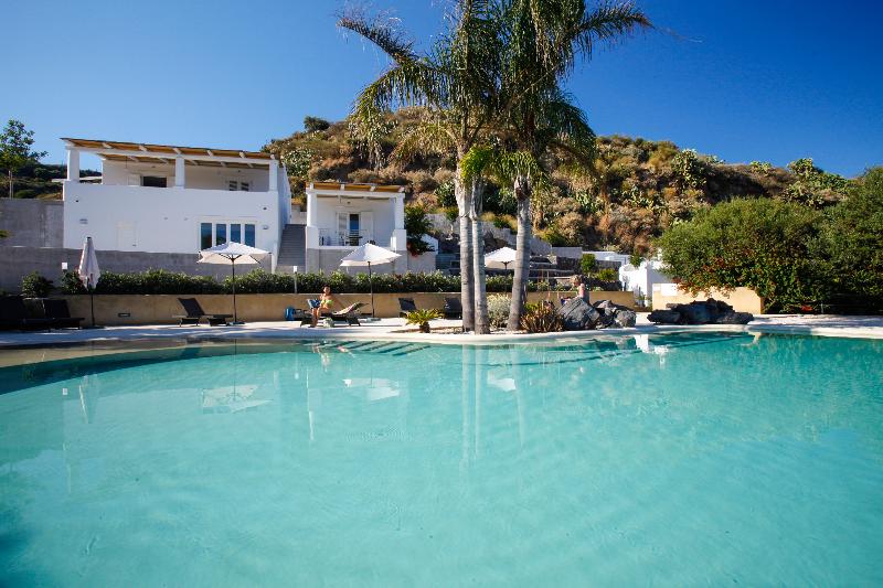 استراحتگاه Villa Enrica   Aeolian Charme