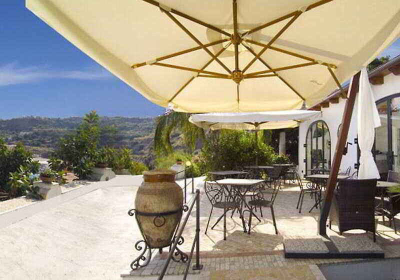 استراحتگاه Villa Enrica   Aeolian Charme