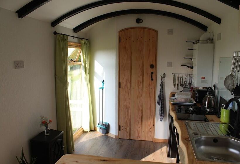 هتل Greenacres Self Catering Railway Wagon Glamping