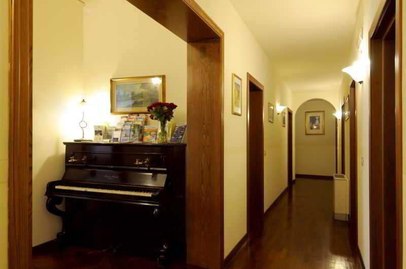 تختخواب و صبحانه Aramis Rooms