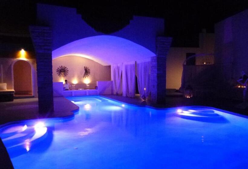 هتل Astarte Suites