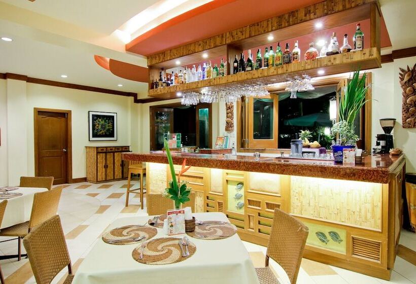 בית מלון כפרי Boracay Tropics Resort