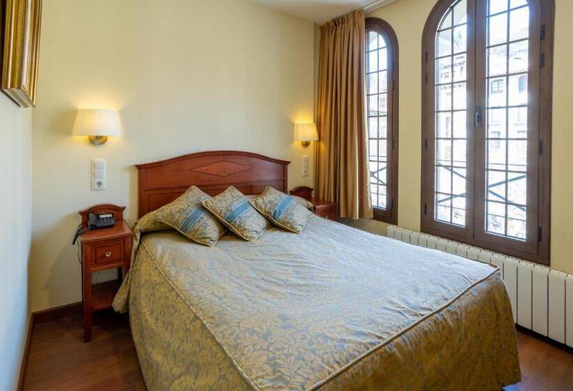 هتل De Camprodón