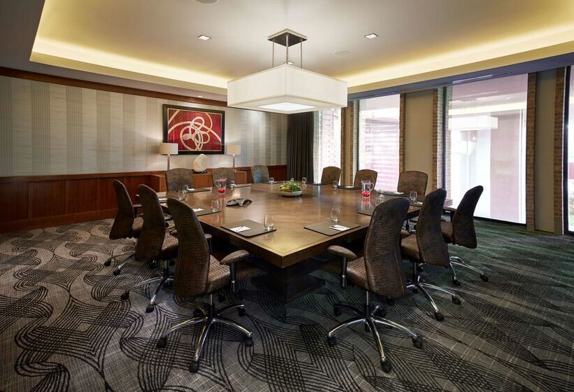 هتل The Highland Dallas, Curio Collection By Hilton