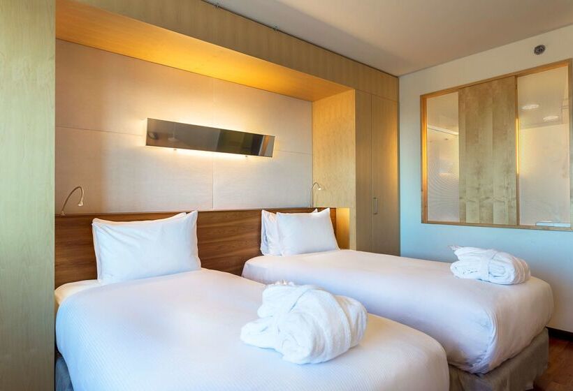 هتل Hilton Helsinki Airport