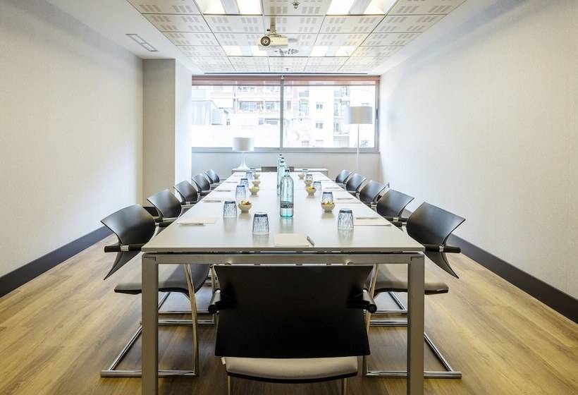 Отель Ilunion Barcelona