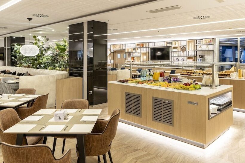 Отель Ilunion Barcelona