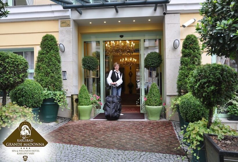 هتل Karlsbad Grande Madonna