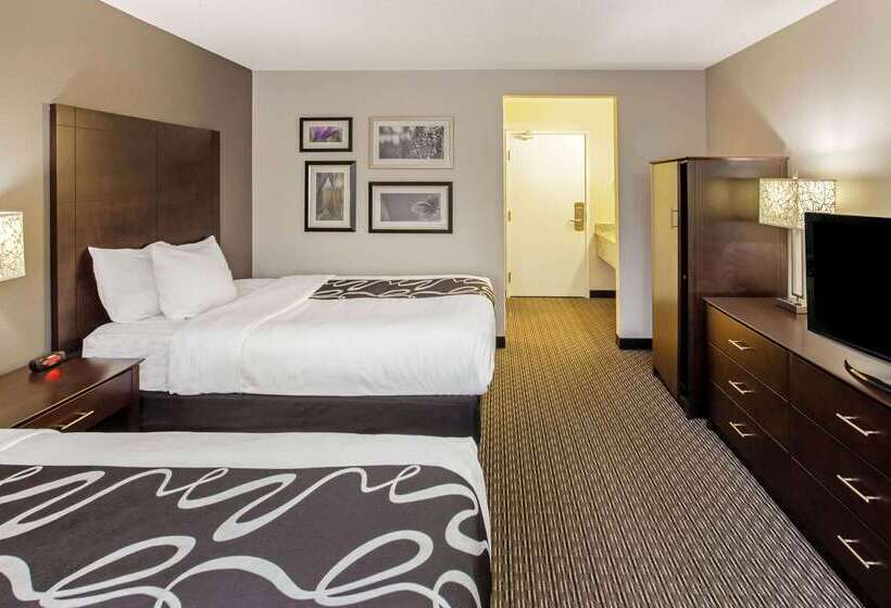 فندق La Quinta By Wyndham Milwaukee Delafield